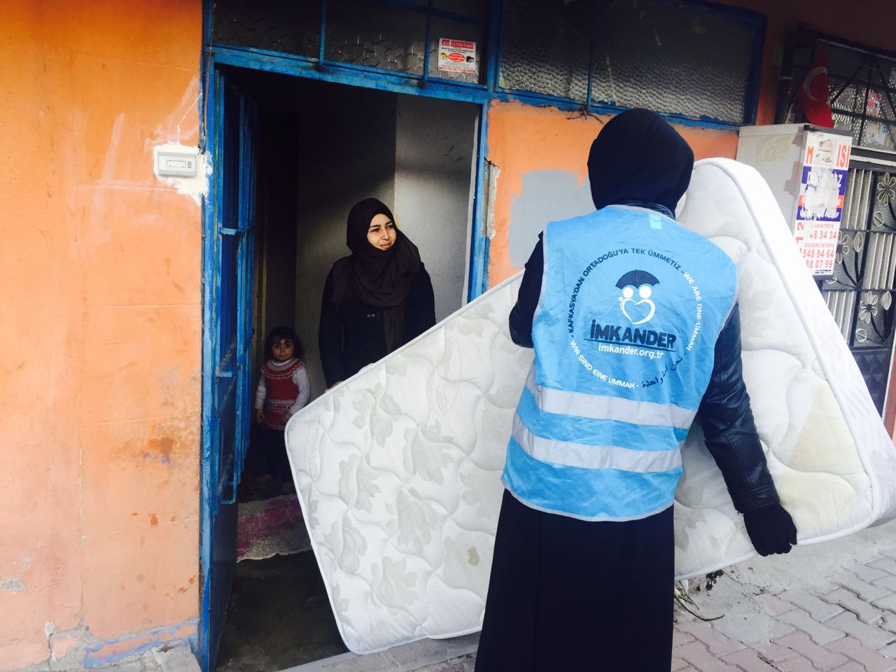 Beds delivered to Syrian refugees