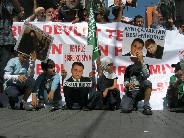 Protest in front of Russian consulate Video