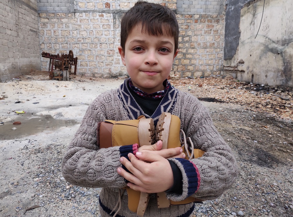 İMKANDER Suriyeli çocuklara bot ve mont yardımı yaptı - Medya