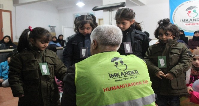 Suriyeli yetimlere mont ve ayakkabı yardımı - Gaziantep Oluşum