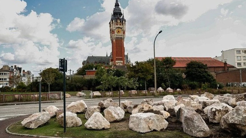 Fransa göçmenleri quot görünmez quot kılmak için belirli noktalara kaya