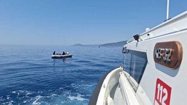 İzmir Açıklarında 10 düzensiz göçmen kurtarılmıştır