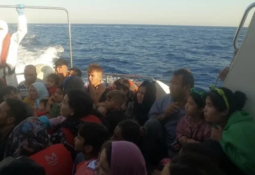 Yunan Sahil Güvenlik ekipleri tarafından ölüme terk edilen 62 kaçak