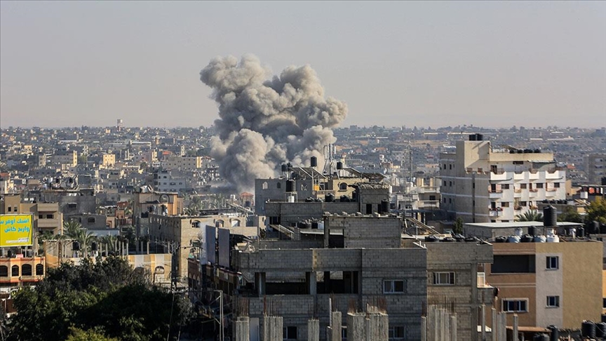 İsrail'in 21 gündür yoğun saldırı altında tuttuğu Gazze Şeridi'nde hayatını