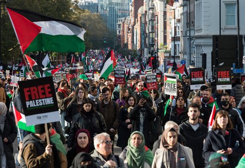 Londra'da on binlerce kişi 5 kez Filistin'e destek için sokaklara