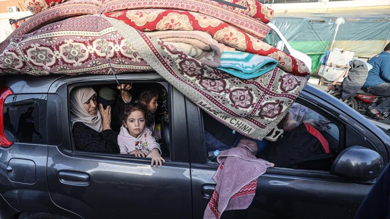 Gazze'de 4 günlük insani aranın başlamasıyla binlerce Filistinli evlerini görmek