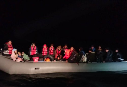 İzmir Açıklarında 32 Düzensiz Göçmen Beraberinde 14 Çocuk ve Ülkeyi