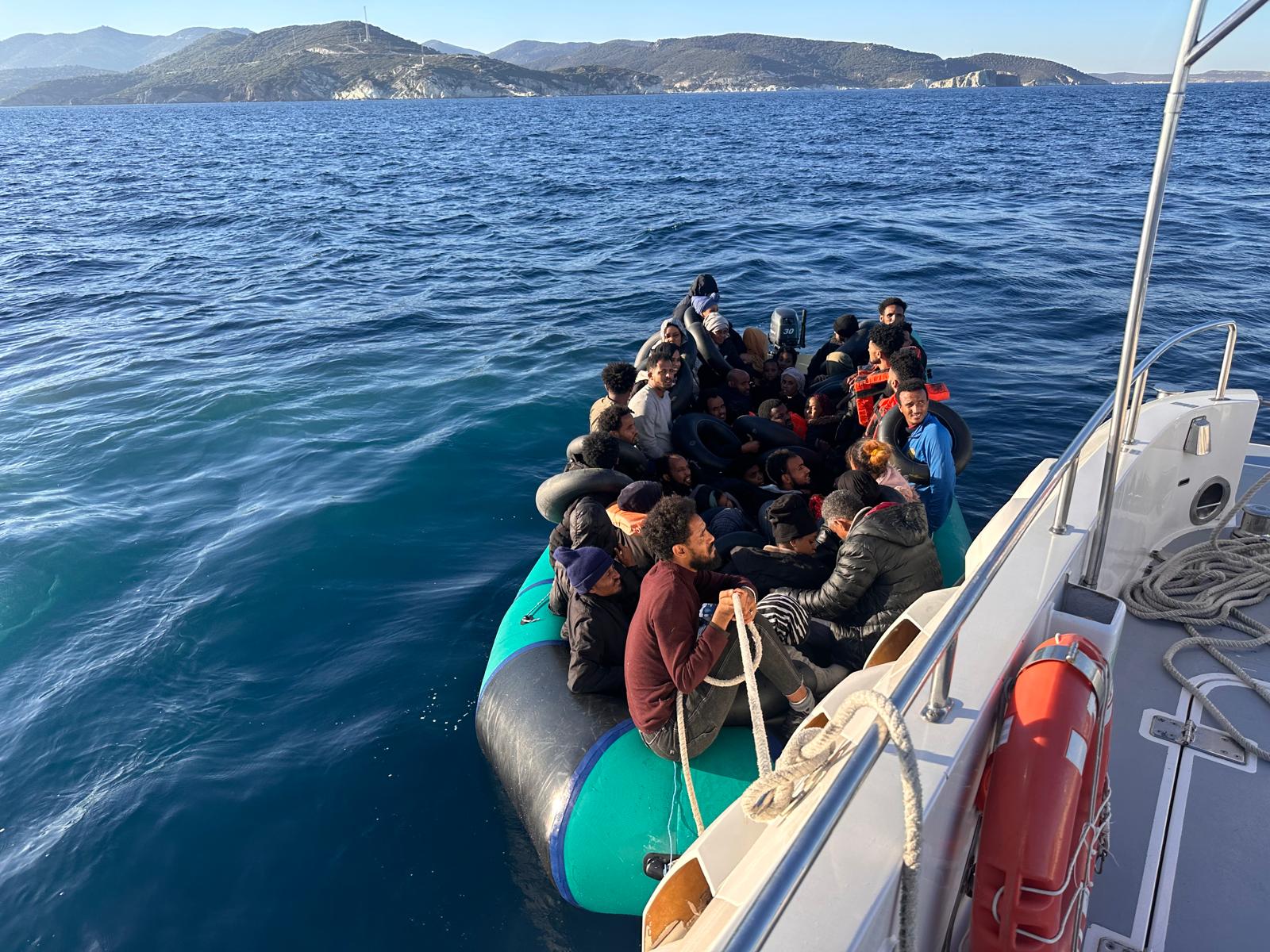 İzmir Açıklarında 38 Düzensiz Göçmen Beraberinde 5 Çocuk Yakalanmıştır