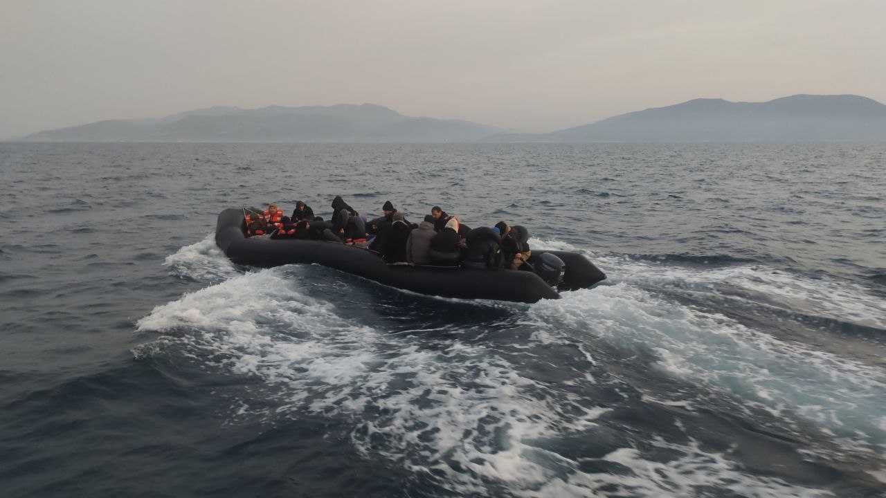 İzmir Açıklarında 31 Düzensiz Göçmen Beraberinde 13 Çocuk Yakalanmıştır