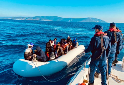 İzmir Açıklarında 42 Düzensiz Göçmen Kurtarılmıştır
