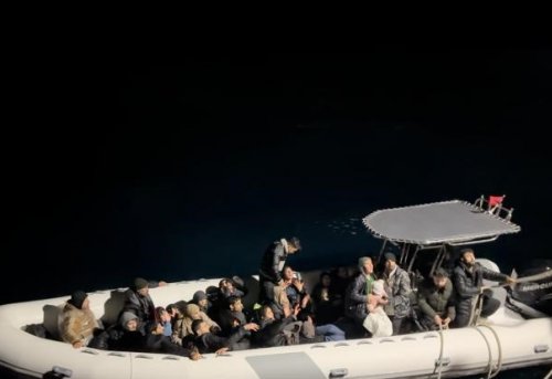 İzmir Açıklarında 29 Düzensiz Göçmen Beraberinde 7 Çocuk ve 1