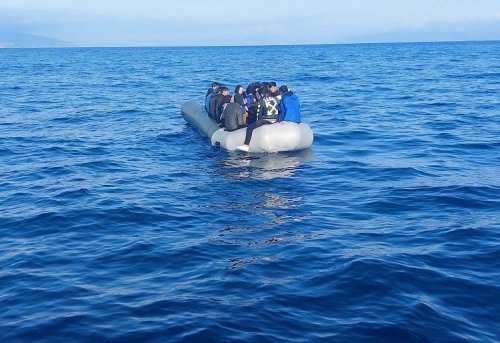 Balıkesir Açıklarında 22 Düzensiz Göçmen Beraberinde 14 çocuk Kurtarılmıştır