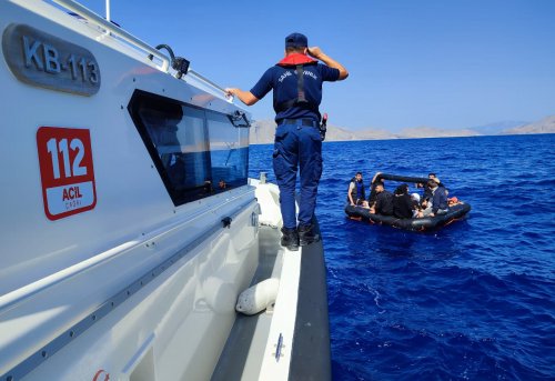 Muğla Açıklarında 20 Düzensiz Göçmen Beraberinde 1 Çocuk Kurtarılmıştır