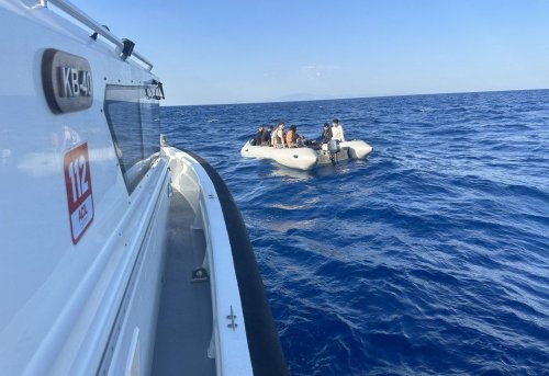 İzmir Açıklarında 20 Düzensiz Göçmen Beraberinde 6 Çocuk Yakalanmıştır