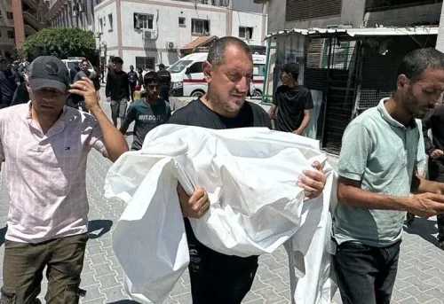 İsrail mülteci kamplarını vuruyor